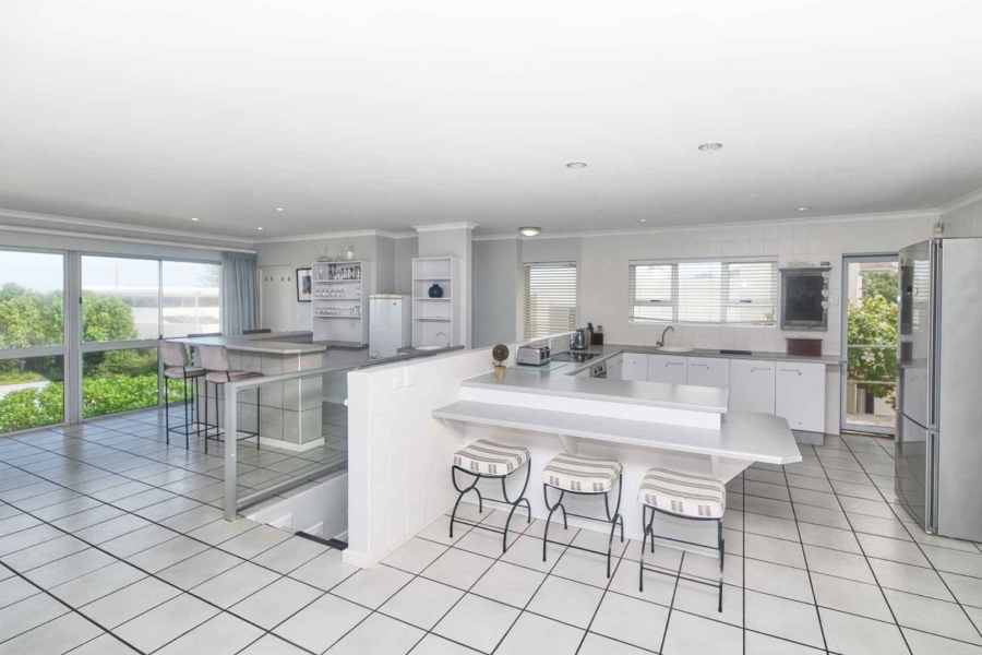 4 Bedroom Property for Sale in Voelklip Western Cape